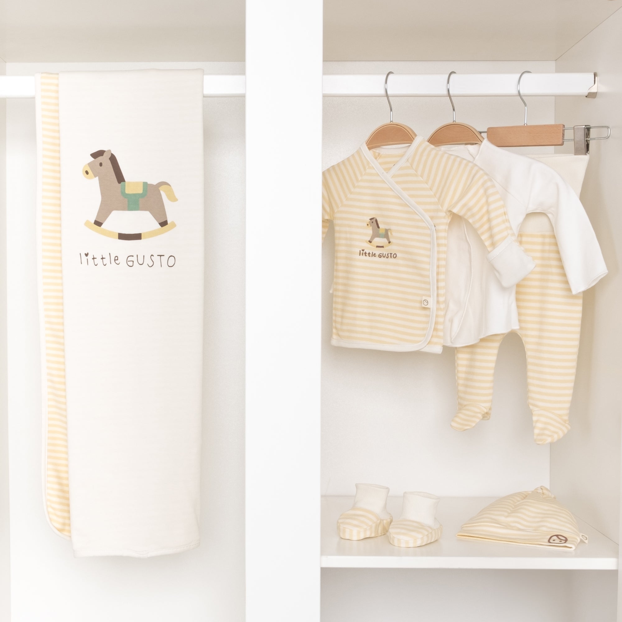 Organic Newborn Coming Home Set with Blanket - 6-Piece - Little Gusto